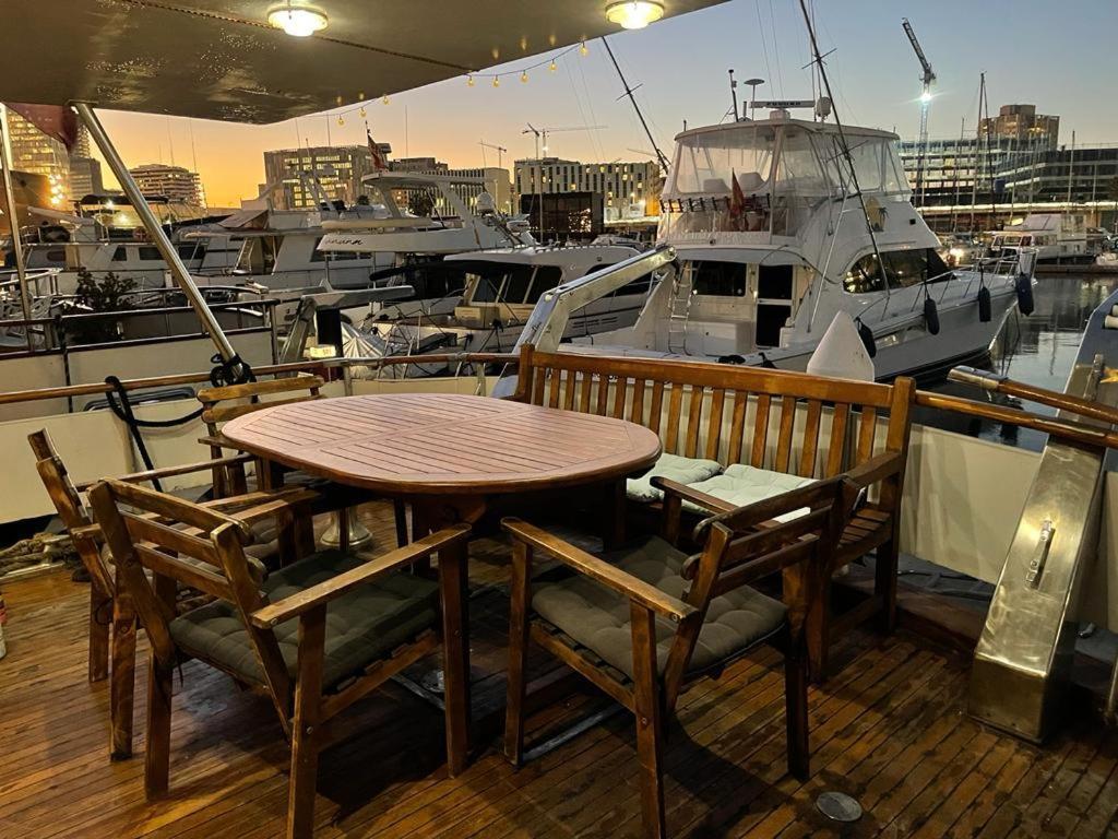 Boat Aloha Ξενοδοχείο Sant Adria de Besos Εξωτερικό φωτογραφία