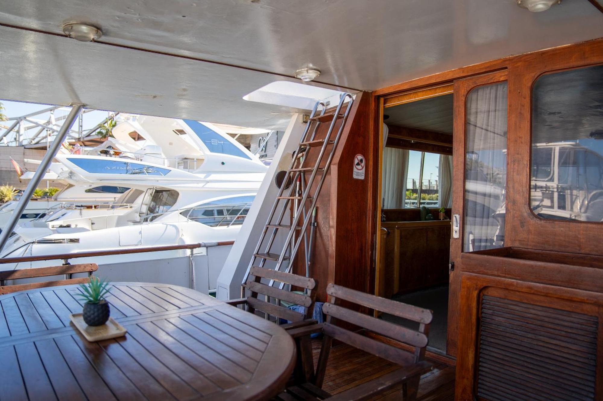 Boat Aloha Ξενοδοχείο Sant Adria de Besos Εξωτερικό φωτογραφία