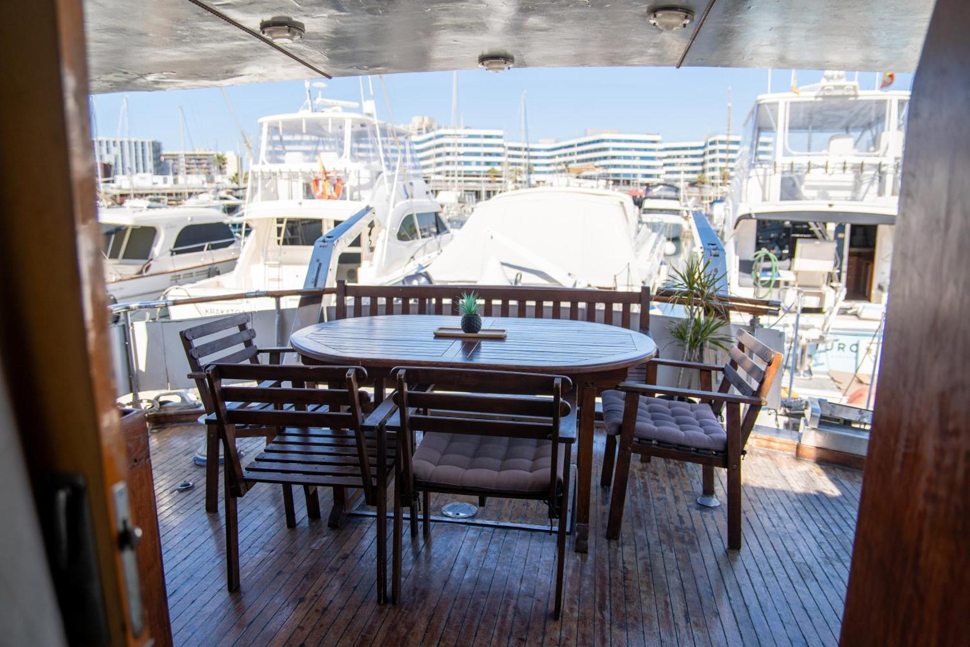 Boat Aloha Ξενοδοχείο Sant Adria de Besos Εξωτερικό φωτογραφία