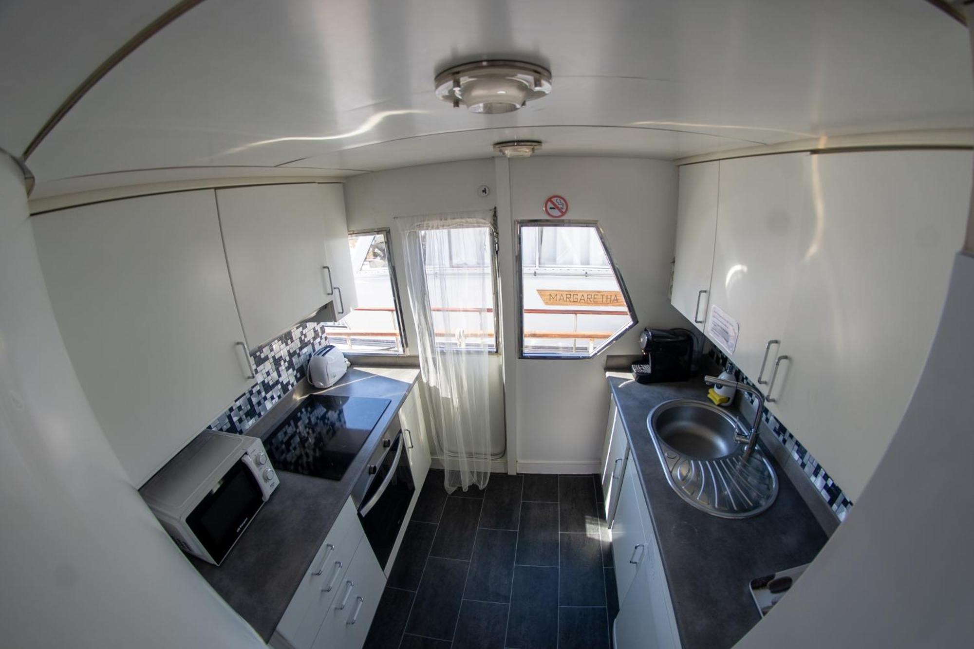 Boat Aloha Ξενοδοχείο Sant Adria de Besos Εξωτερικό φωτογραφία