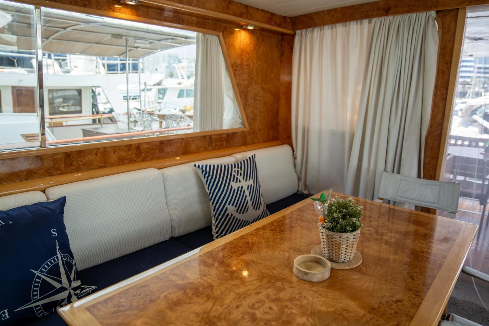 Boat Aloha Ξενοδοχείο Sant Adria de Besos Εξωτερικό φωτογραφία
